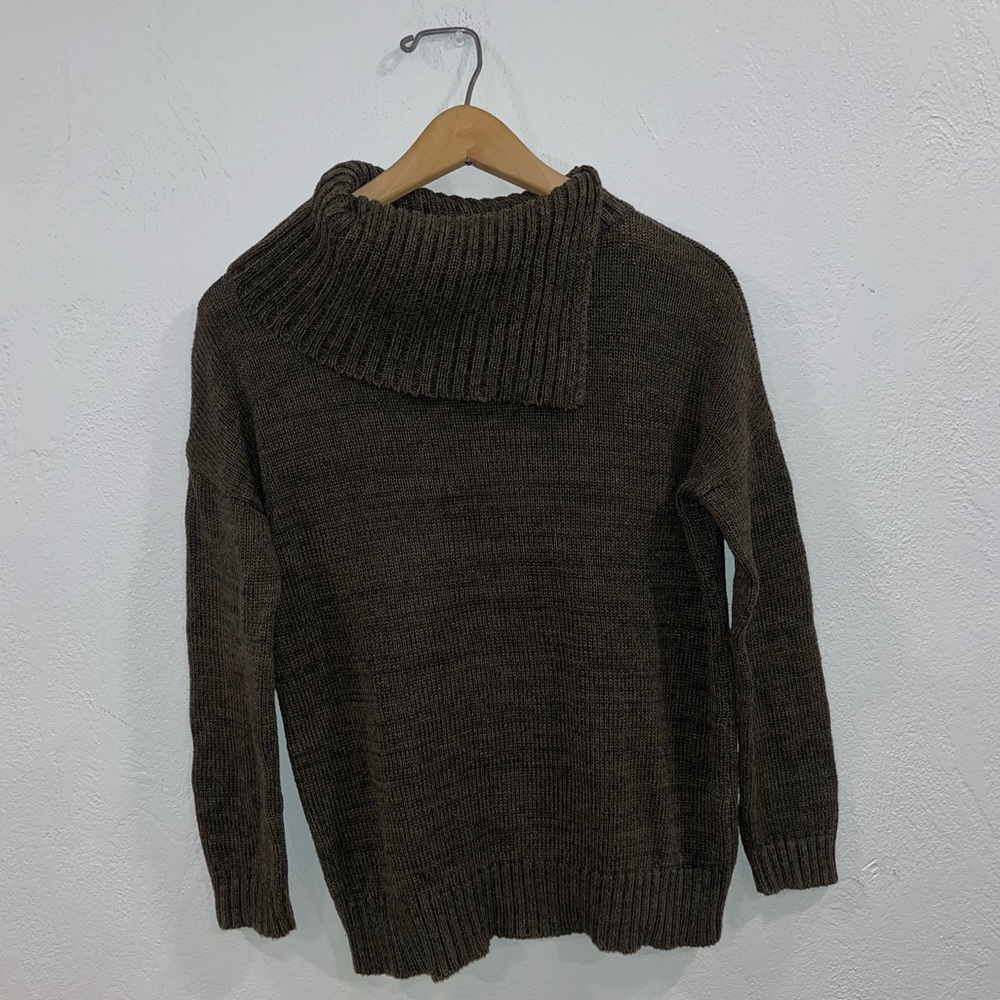 Women’s Matty M cowl neck sweater, green/gray in color size small